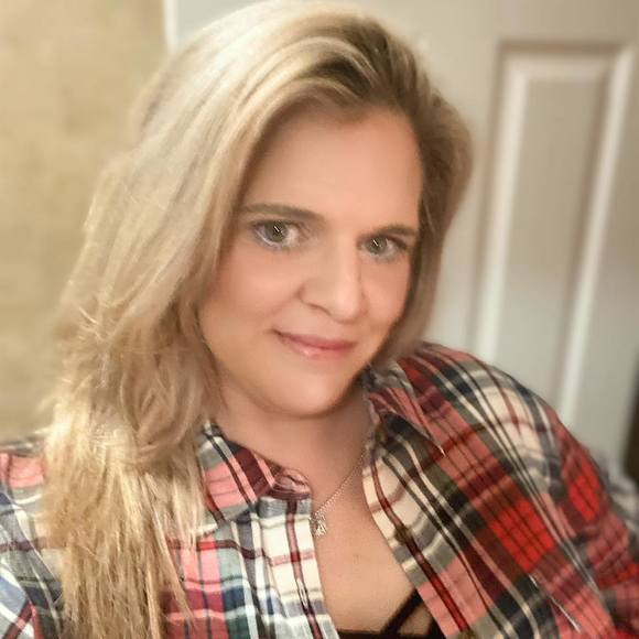 Meet your Posher, Nikki - Picture 1 of 1